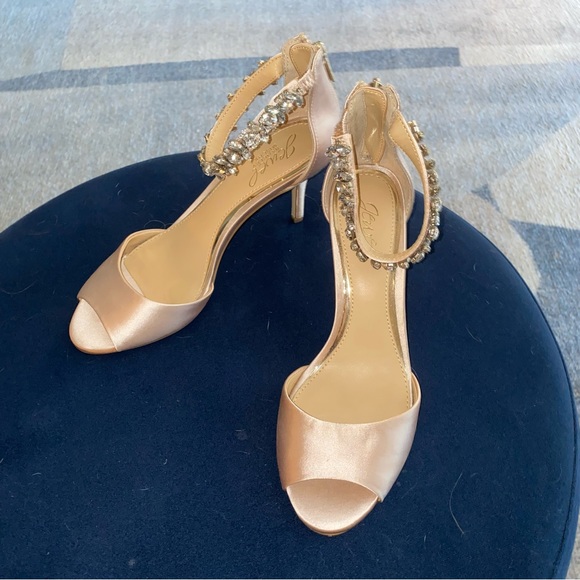 LAST CHANCE | Blush Kitten Heels | Jewel Badgley Mischka - Picture 5 of 9